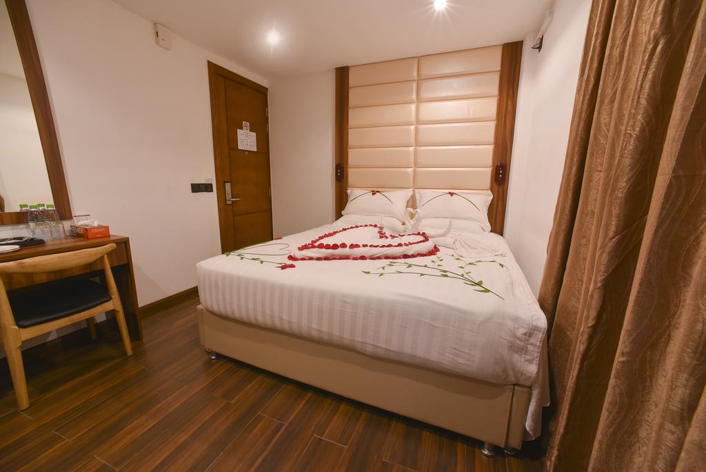 Hotel Crown Arena Hulhumale Esterno foto