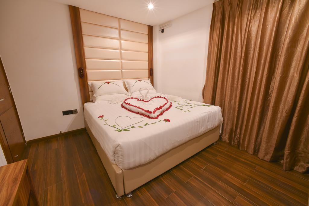 Hotel Crown Arena Hulhumale Esterno foto